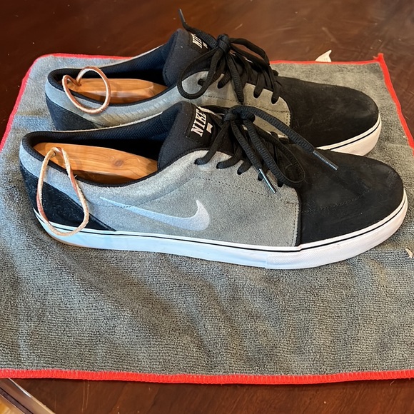 Nike Satire casual sneaker black and grey 536404-020 size 12 - Picture 3 of 6